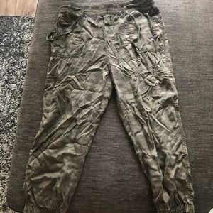 Army print cargo joggers pants - American eagle